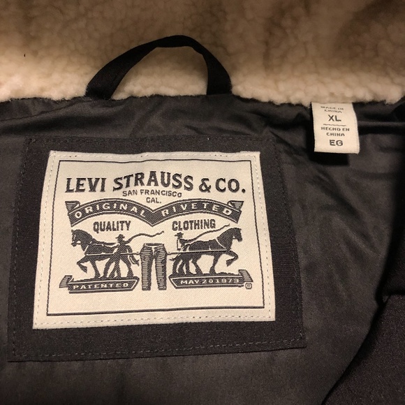 NWOT Levi's Puffer Jacket - Picture 9 of 10